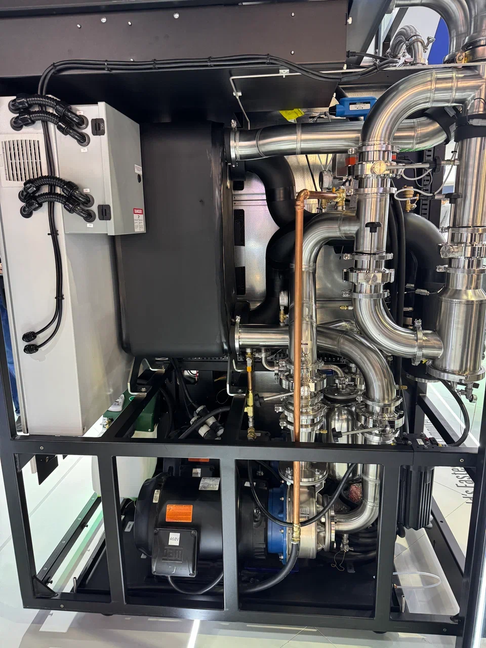 GITEX Global 2025: Dell, Huawei, Cisco, Kaspersky и что еще мы увидели на стендах участников - 11